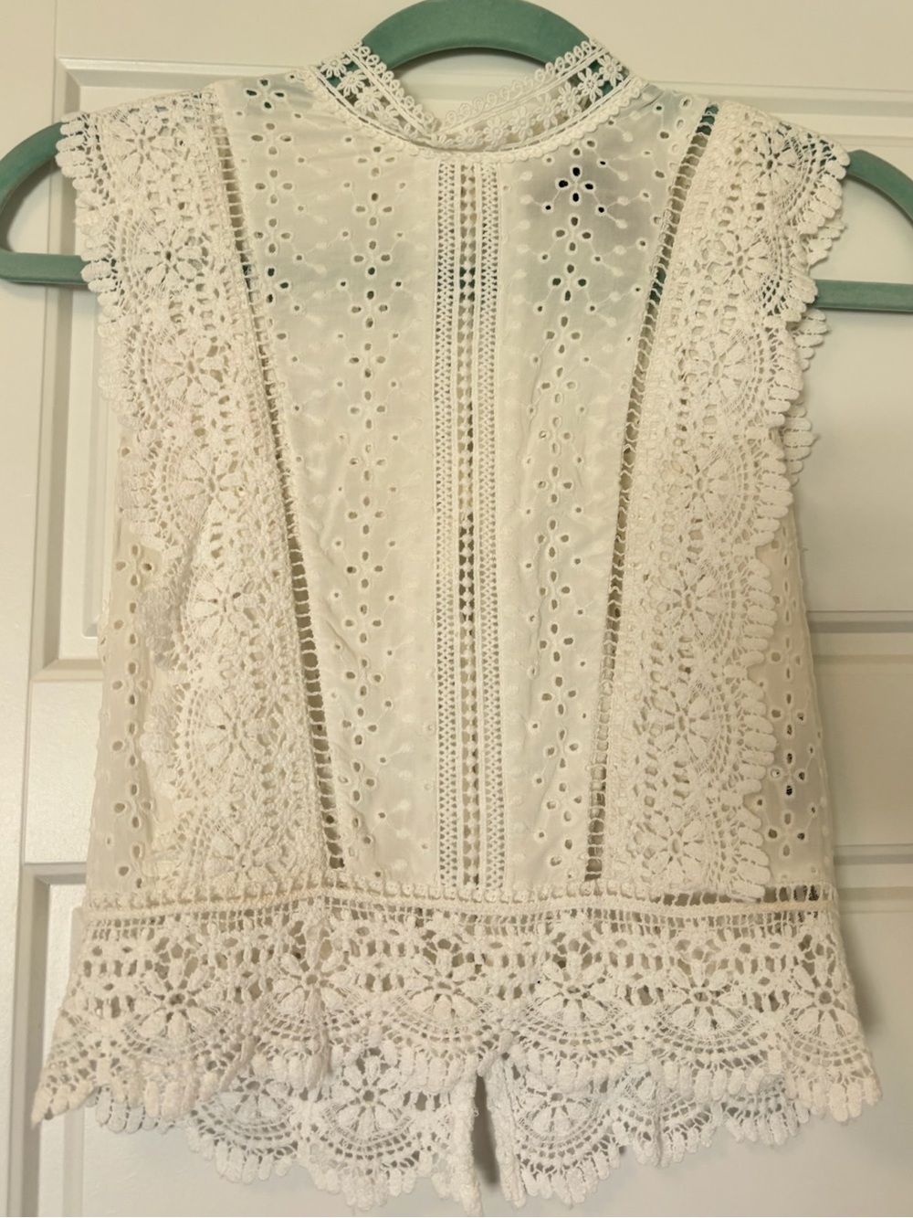 Forever 21 White Eyelet & Crochet Lace Sleeveless Top